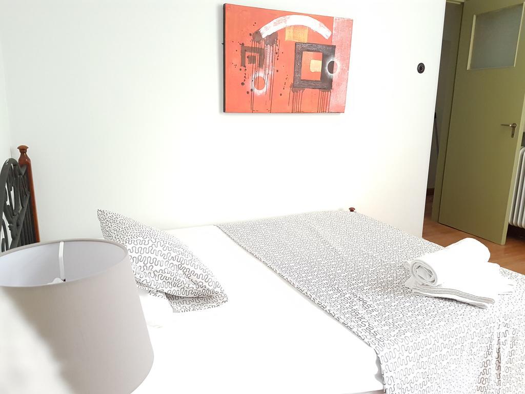 شقة Errathens Pine Red And Taupe - Athens Center المظهر الخارجي الصورة