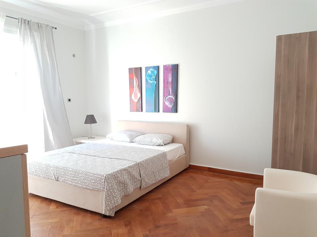 شقة Errathens Pine Red And Taupe - Athens Center المظهر الخارجي الصورة