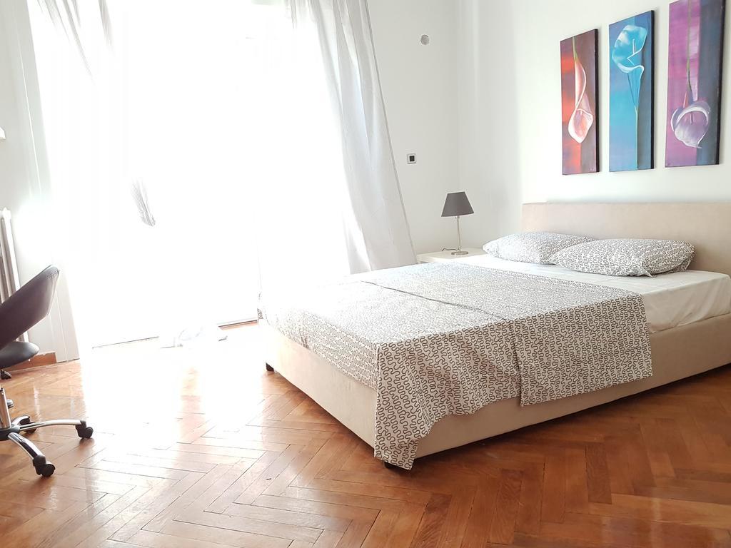 شقة Errathens Pine Red And Taupe - Athens Center المظهر الخارجي الصورة