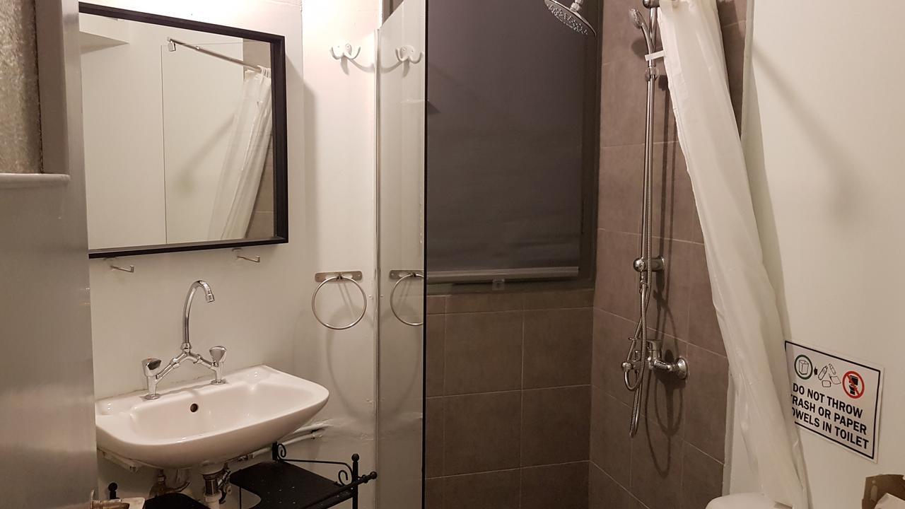 شقة Errathens Pine Red And Taupe - Athens Center المظهر الخارجي الصورة